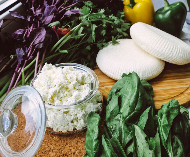 Spinach and Ricotta Stuffed Bell Peppers: A Wholesome Vegetarian Dinner Idea
