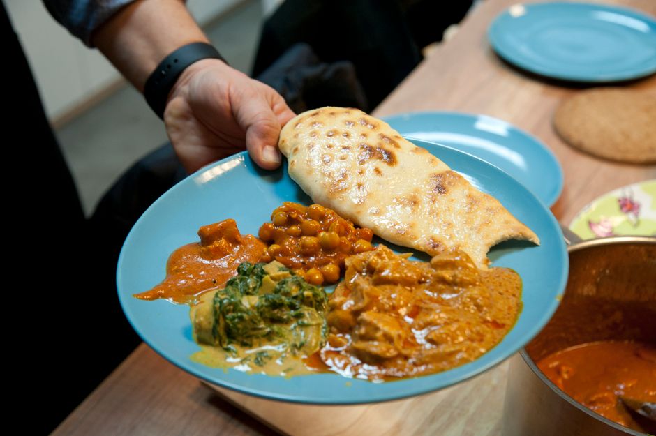 Spinach and Chickpea Curry: A Quick Vegetarian Recipe Bursting with Indian Flavors